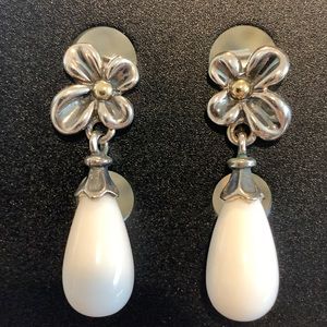 Ann King Orchid Earrings White Agate Sterling Silver with a bead of 18k Gold